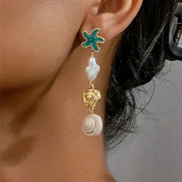 Curated by Megan Jewelry - NWTs Gold Tone Beachy Boho Stud Style Drop Earrings - Starfish and Shell Charms